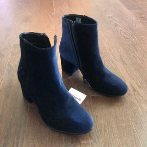 Brand New Steve Madden Blue Velvet Booties